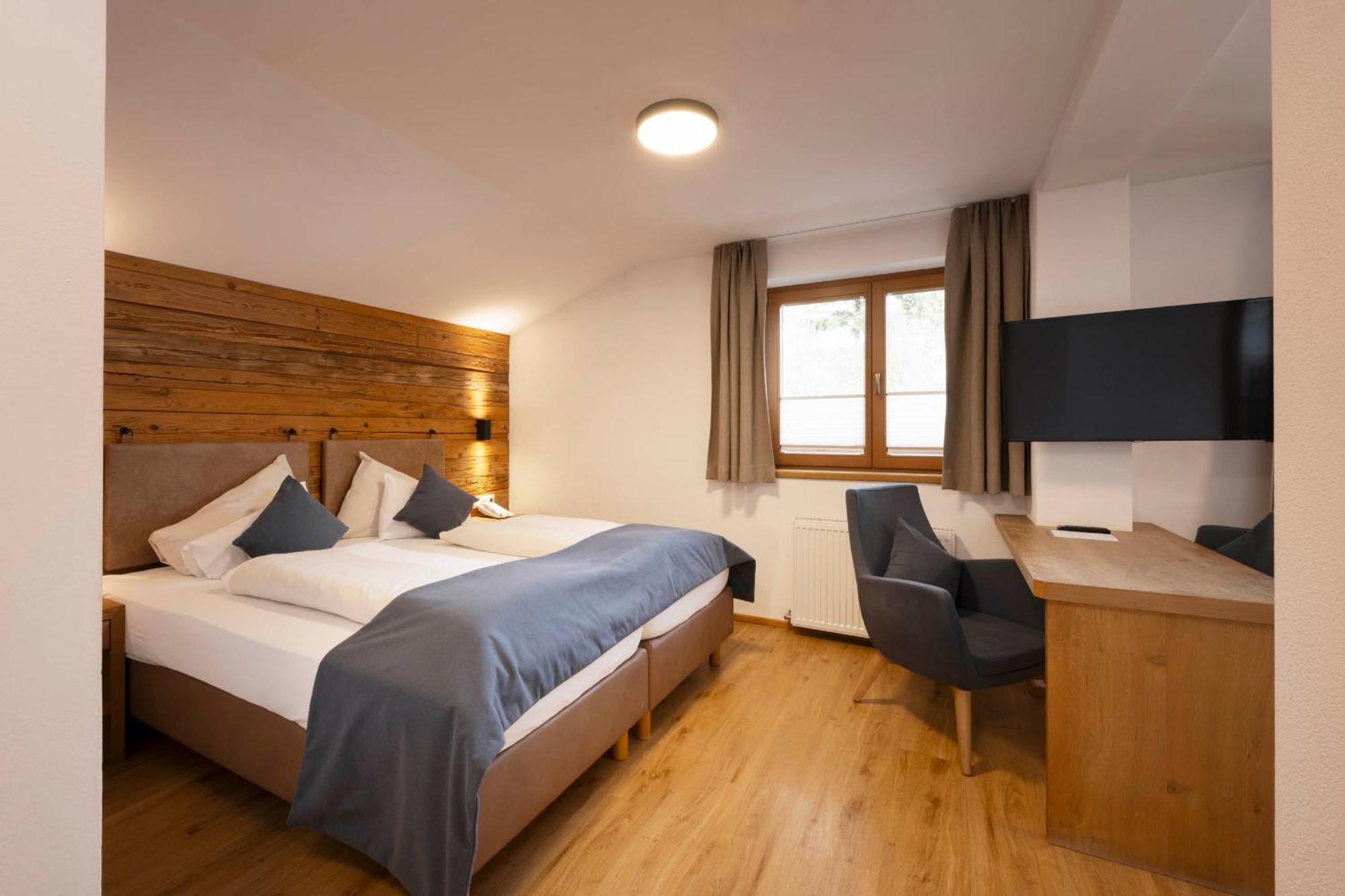 Hotel Brugger フルプメス エクステリア 写真
